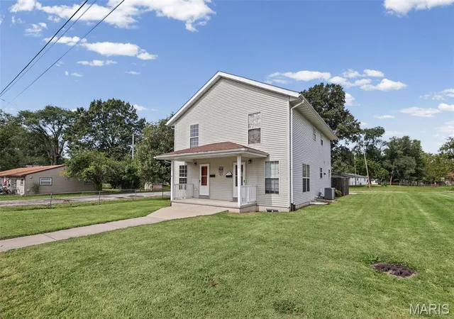 Photo 4 of Multi family home for sale at 302 E Central St, Bethalto, IL 62010 | MLS# MIS26063992 | Listing updated on 2026-10-05