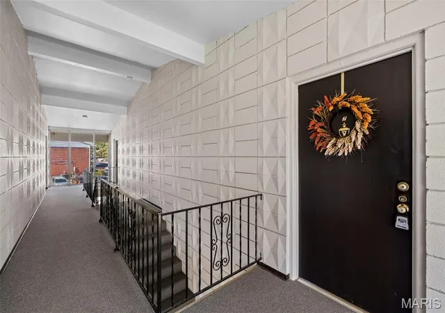 Condo for sale at 10421 Briarbend Dr #7, Saint Louis, MO 63146 | MLS# MIS26063996