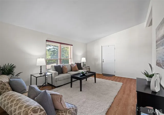 Photo 3 of Condo for sale at 10421 Briarbend Dr #7, Saint Louis, MO 63146 | MLS# MIS26063996 | Listing updated on 2026-10-20
