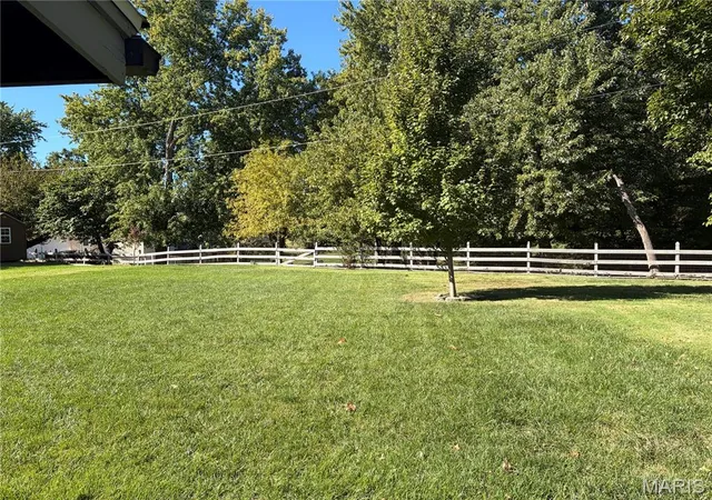 Photo 3 of Single family home for sale at 357 Beaver Lake Dr, Saint Charles, MO 63303 | MLS# MIS26063997 | Listing updated on 2026-10-08