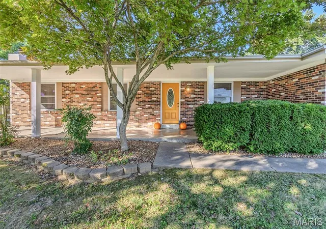 Photo 1 of Single family home for sale at 357 Beaver Lake Dr, Saint Charles, MO 63303 | MLS# MIS26063997 | Listing updated on 2026-10-08
