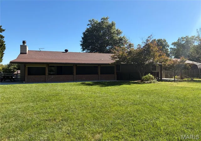 Photo 4 of Single family home for sale at 357 Beaver Lake Dr, Saint Charles, MO 63303 | MLS# MIS26063997 | Listing updated on 2026-10-08