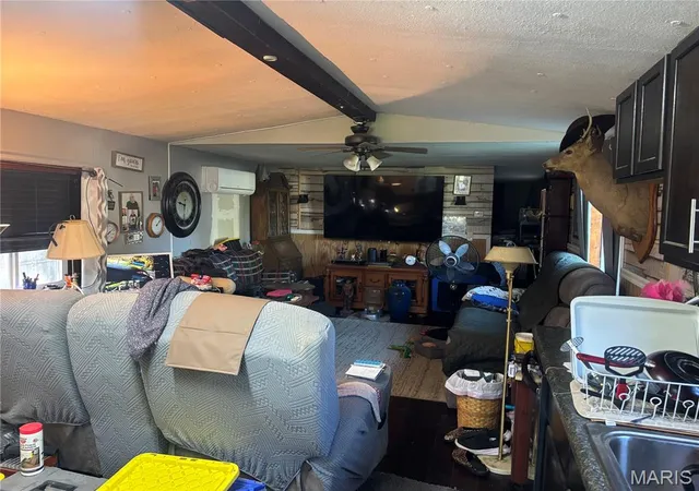 Photo 3 of Manufactured home for sale at 2009 Irwin St, Hannibal, MO 63401 | MLS# MIS26063998 | Listing updated on 2026-10-05