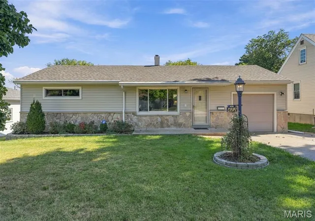 Single family home for sale at 422 Barron Ln, Saint Louis, MO 63119 | MLS# MIS26064002