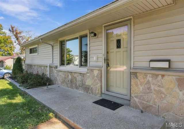Photo 2 of Single family home for sale at 422 Barron Ln, Saint Louis, MO 63119 | MLS# MIS26064002 | Listing updated on 2026-10-10