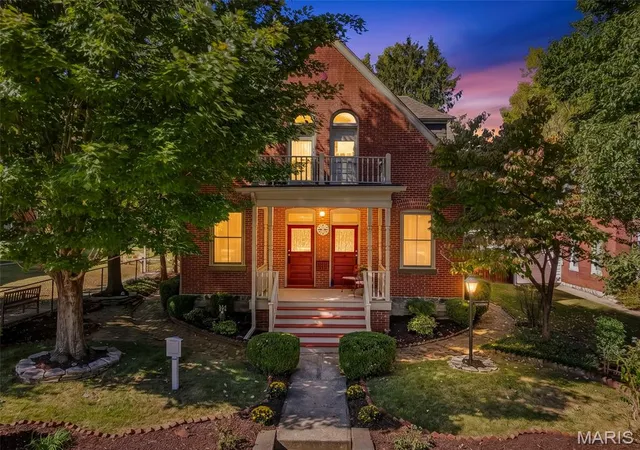 Photo 2 of Single family home for sale at 711 N 5th Street, Saint Charles, MO 63301 | MLS# MIS26064014 | Listing updated on 2026-10-20
