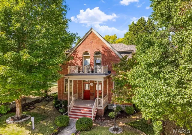 Photo 4 of Single family home for sale at 711 N 5th Street, Saint Charles, MO 63301 | MLS# MIS26064014 | Listing updated on 2026-10-20