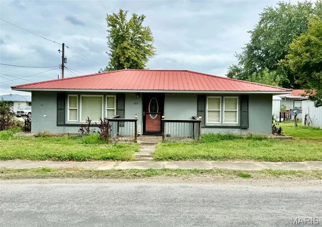 Photo 1 of Single family home for sale at 423 Water St S, Hamburg, IL 62045 | MLS# MIS26064017 | Listing updated on 2026-10-06