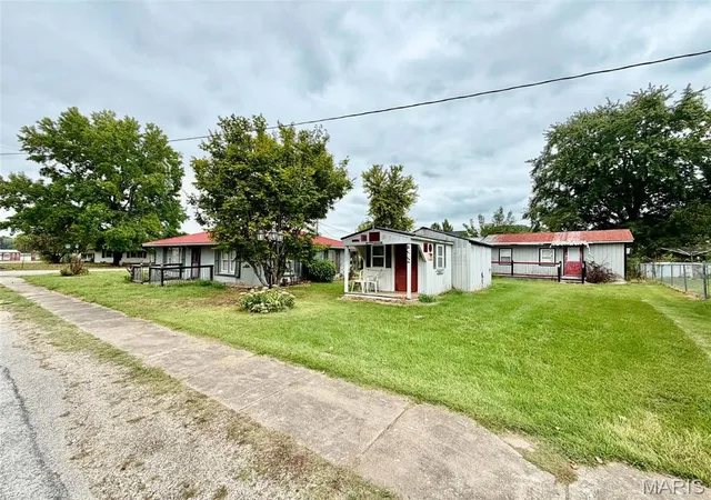 Photo 3 of Single family home for sale at 423 Water St S, Hamburg, IL 62045 | MLS# MIS26064017 | Listing updated on 2026-10-06