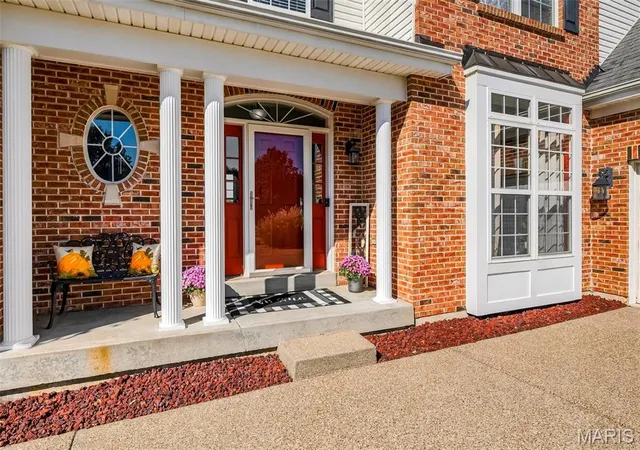 Photo 3 of Single family home for sale at 1015 Pearview Dr, Saint Peters, MO 63376 | MLS# MIS26064019 | Listing updated on 2026-10-16