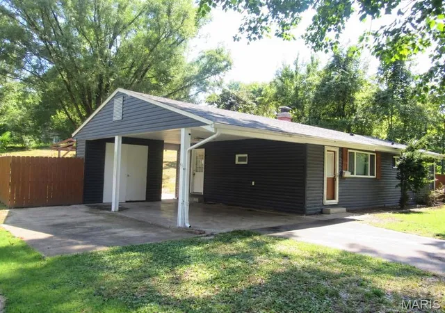 Photo 1 of Single family home for sale at 6022 Midway Cir, Belleville, IL 62223 | MLS# MIS26064023 | Listing updated on 2026-10-06