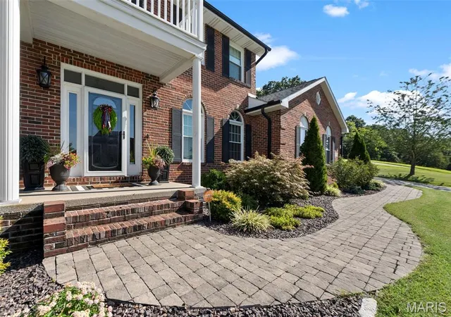 Photo 3 of Single family home for sale at 1554 Greenbrier St, Cape Girardeau, MO 63701 | MLS# MIS26064024 | Listing updated on 2026-10-05