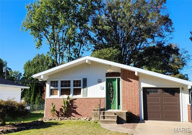 Photo 1 of Single family home for sale at 2125 Saint Michael Ct S, Highland, IL 62249 | MLS# MIS26064025 | Listing updated on 2026-10-16