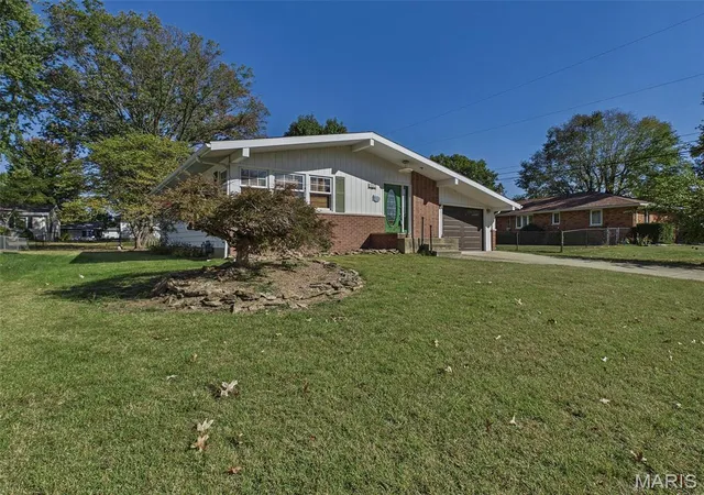 Photo 4 of Single family home for sale at 2125 Saint Michael Ct S, Highland, IL 62249 | MLS# MIS26064025 | Listing updated on 2026-10-16