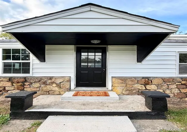 Photo 1 of Single family home for sale at 518 W M Thoroughfare St, Seymour, MO 65746 | MLS# MIS26064031 | Listing updated on 2026-10-05