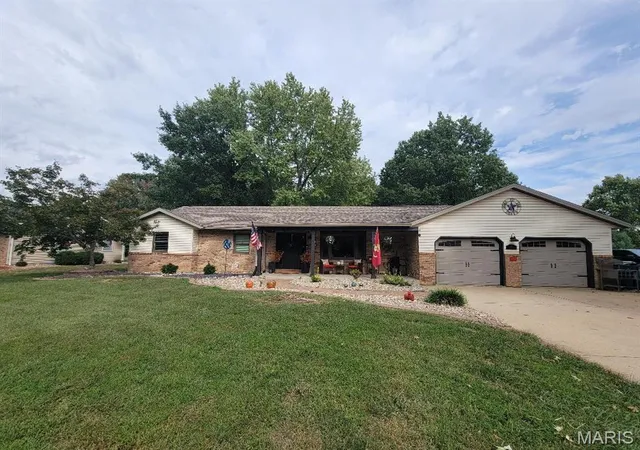 Single family home for sale at 10 Sugar Ln, Collinsville, IL 62234 | MLS# MIS26064040