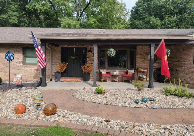 Photo 1 of Single family home for sale at 10 Sugar Ln, Collinsville, IL 62234 | MLS# MIS26064040 | Listing updated on 2026-10-05