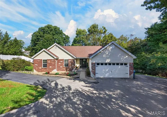 Photo 1 of Single family home for sale at 1004 Sulphur Spring Rd, Manchester, MO 63021 | MLS# MIS26064046 | Listing updated on 2026-10-19