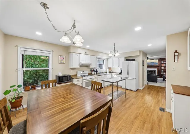 Photo 3 of Single family home for sale at 16550 Green Pines Dr, Wildwood, MO 63011 | MLS# MIS26064048 | Listing updated on 2026-10-19