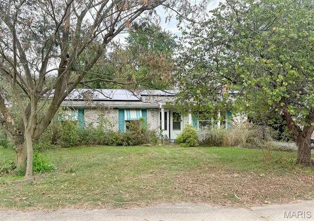 Single family home for sale at 6 Hanson Dr, Granite City, IL 62040 | MLS# MIS26064049