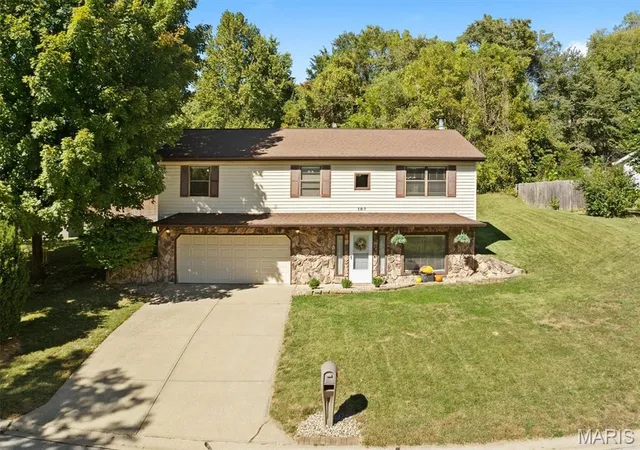Photo 2 of Single family home for sale at 107 Schiller Dr, Collinsville, IL 62234 | MLS# MIS26064054 | Listing updated on 2026-10-08