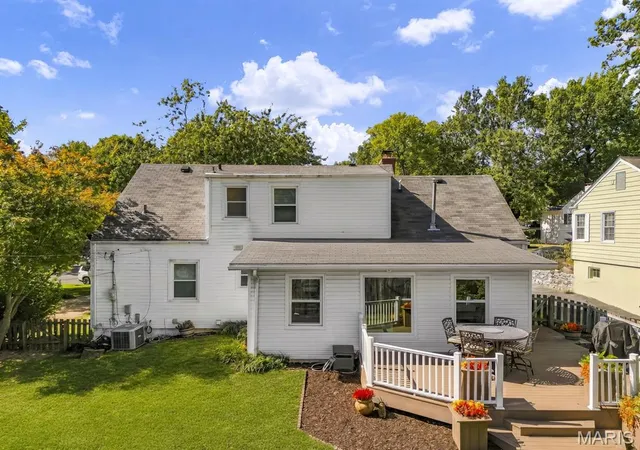 Photo 3 of Sale Pending at 24 Cheyenne Ct, Saint Louis, MO 63122 | MLS# MIS26064056 | Listing updated on 2026-10-21