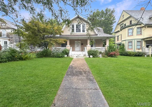 Photo 1 of Single family home for sale at 247 W Main St, Carthage, IL 62321 | MLS# MIS26064059 | Listing updated on 2026-10-05