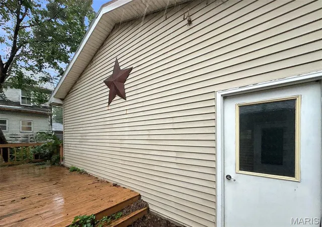 Photo 3 of Single family home for sale at 247 W Main St, Carthage, IL 62321 | MLS# MIS26064059 | Listing updated on 2026-10-05