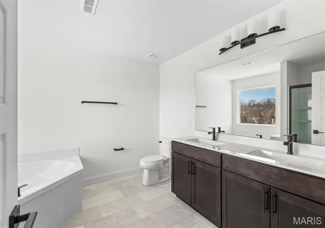 Photo 4 of Single family home for sale at 2 Sequoia At Regal Pines Enclave, Ellisville, MO 63021 | MLS# MIS26064060 | Listing updated on 2026-10-05