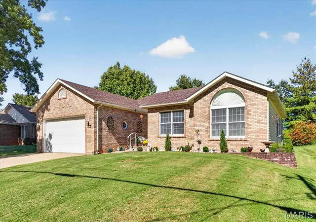 Photo 2 of Single family home for sale at 914 N Rapp Ave, Columbia, IL 62236 | MLS# MIS26064067 | Listing updated on 2026-10-23