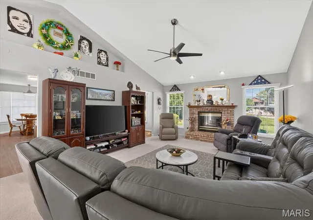 Photo 3 of Single family home for sale at 914 N Rapp Ave, Columbia, IL 62236 | MLS# MIS26064067 | Listing updated on 2026-10-23