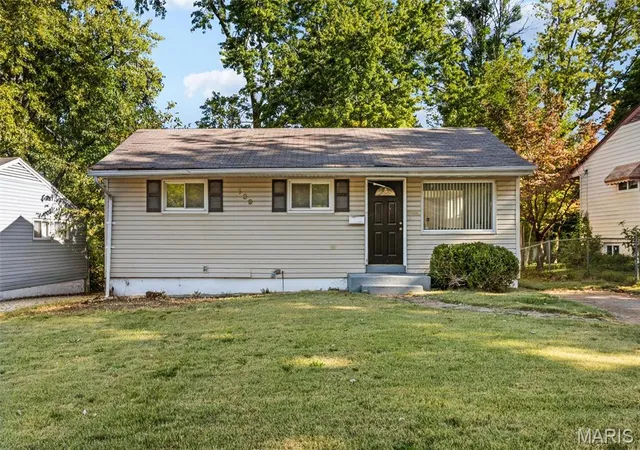 Photo 1 of Single family home for sale at 139 Grampian Rd, Saint Louis, MO 63137 | MLS# MIS26064076 | Listing updated on 2026-10-06