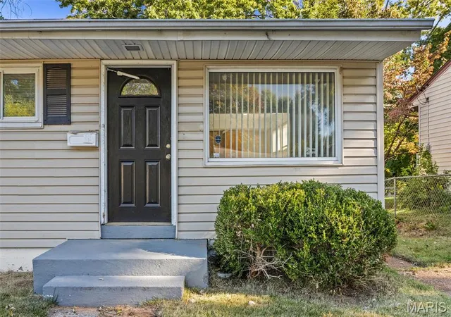 Photo 3 of Single family home for sale at 139 Grampian Rd, Saint Louis, MO 63137 | MLS# MIS26064076 | Listing updated on 2026-10-06