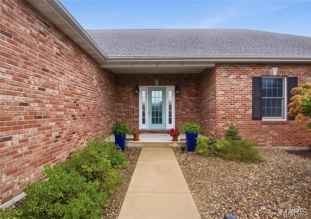 Photo 2 of Sale Pending at 6131 Chantilly Bnd, Waterloo, IL 62298 | MLS# MIS26064081 | Listing updated on 2026-10-23