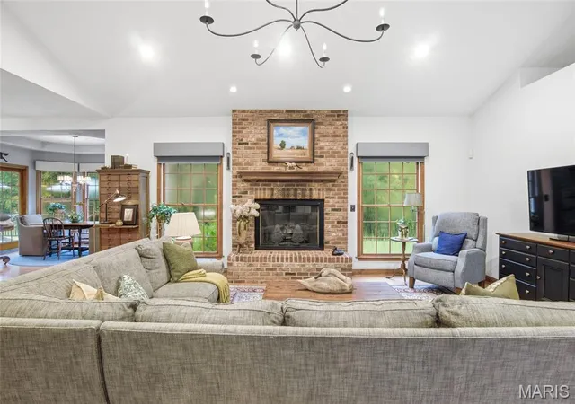 Photo 3 of Sale Pending at 6131 Chantilly Bnd, Waterloo, IL 62298 | MLS# MIS26064081 | Listing updated on 2026-10-23