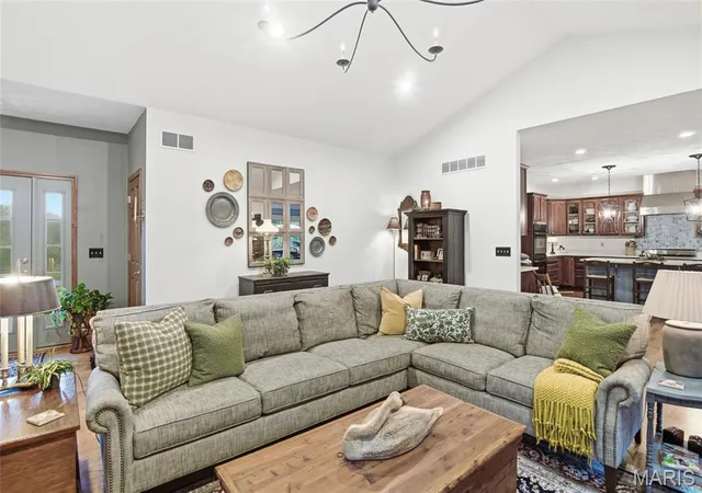 Photo 4 of Sale Pending at 6131 Chantilly Bnd, Waterloo, IL 62298 | MLS# MIS26064081 | Listing updated on 2026-10-23