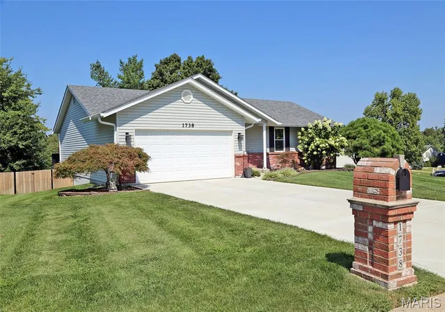 Photo 2 of Single family home for sale at 1738 Sun Drop Dr, Saint Charles, MO 63303 | MLS# MIS26064090 | Listing updated on 2026-10-09
