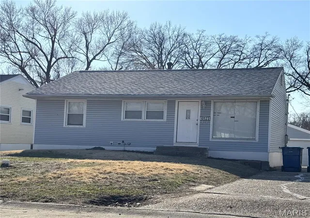 Photo 1 of Single family home for sale at 10523 Prestwick Dr, Saint Louis, MO 63137 | MLS# MIS26064096 | Listing updated on 2026-10-07