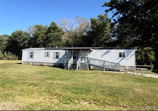 Photo 1 of Manufactured home for sale at 324 S Main St, Saint Elmo, IL 62458 | MLS# MIS26064100 | Listing updated on 2026-10-08