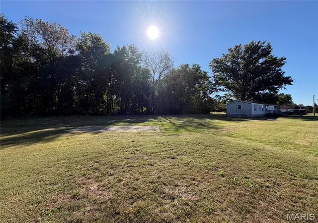 Photo 3 of Manufactured home for sale at 324 S Main St, Saint Elmo, IL 62458 | MLS# MIS26064100 | Listing updated on 2026-10-08