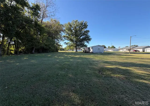 Photo 3 of Manufactured home for sale at 324 S Main St, Saint Elmo, IL 62458 | MLS# MIS26064100 | Listing updated on 2026-10-08