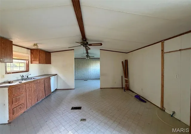 Photo 4 of Manufactured home for sale at 324 S Main St, Saint Elmo, IL 62458 | MLS# MIS26064100 | Listing updated on 2026-10-08