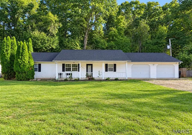 Photo 1 of Single family home for sale at 16420 Twilight Dr, Saint Robert, MO 65584 | MLS# MIS26064102 | Listing updated on 2026-10-05