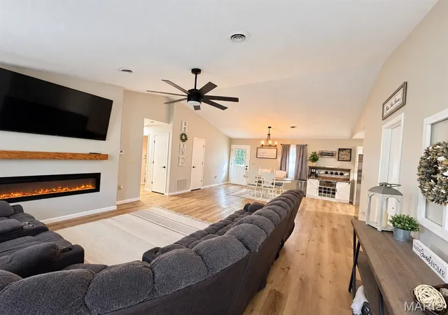 Photo 3 of Single family home for sale at 16420 Twilight Dr, Saint Robert, MO 65584 | MLS# MIS26064102 | Listing updated on 2026-10-05