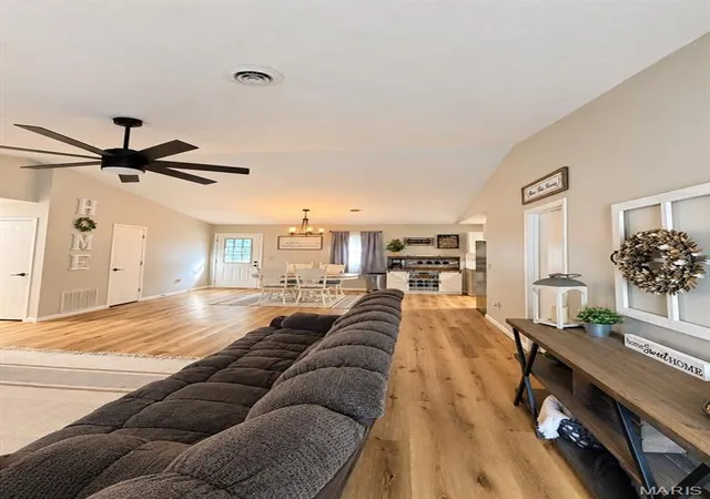 Photo 3 of Single family home for sale at 16420 Twilight Dr, Saint Robert, MO 65584 | MLS# MIS26064102 | Listing updated on 2026-10-05