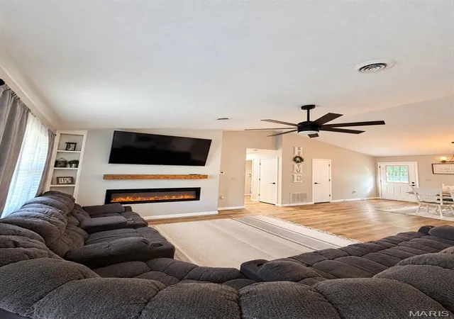 Photo 4 of Single family home for sale at 16420 Twilight Dr, Saint Robert, MO 65584 | MLS# MIS26064102 | Listing updated on 2026-10-05