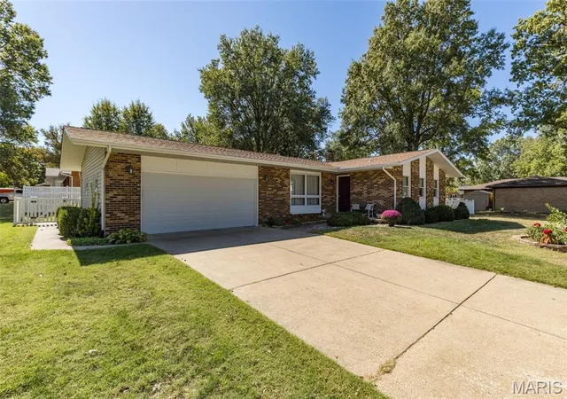 Photo 2 of Single family home for sale at 3 Oakwood Dr, Sainte Genevieve, MO 63670 | MLS# MIS26064105 | Listing updated on 2026-10-08