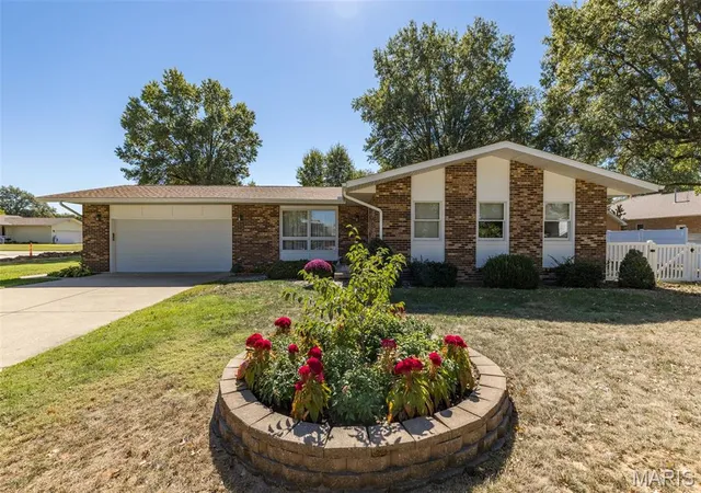 Photo 3 of Single family home for sale at 3 Oakwood Dr, Sainte Genevieve, MO 63670 | MLS# MIS26064105 | Listing updated on 2026-10-08