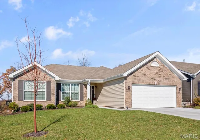 Single family home for sale at 2 Hickory At Elm Xing, St Charles, MO 63301 | MLS# MIS26064117