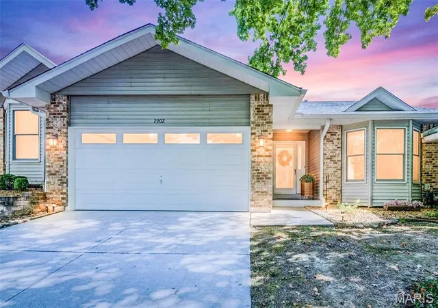 Photo 1 of Condo for sale at 2902 Oakmont Dr #18B, Saint Charles, MO 63301 | MLS# MIS26064121 | Listing updated on 2026-10-07